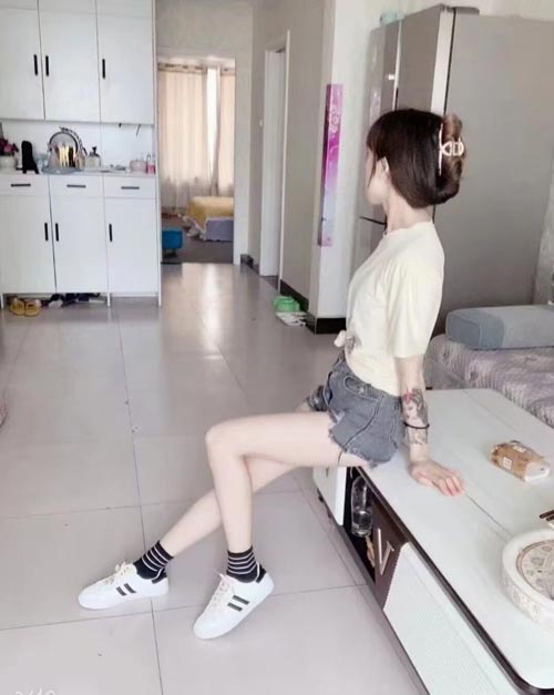北京极具诱惑的骚浪贱中活秀丽美女