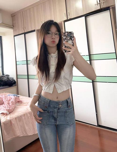 06白嫩光滑逼紧的舞蹈系实习妹妹