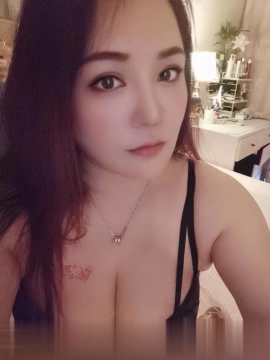 江苏-南京玄武门E罩杯熟女