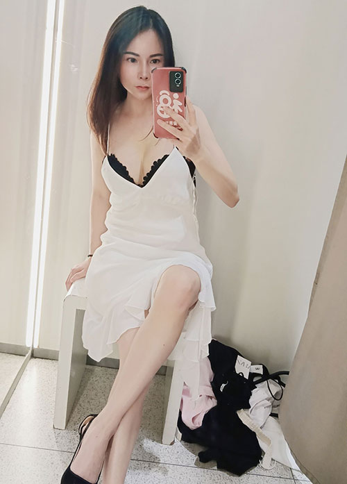 尝鲜!新鲜出炉的良家个人兼职妹子 娇小玲珑!(可上门)