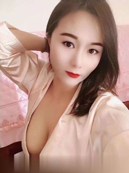 广州舌吻风骚丰满少妇
