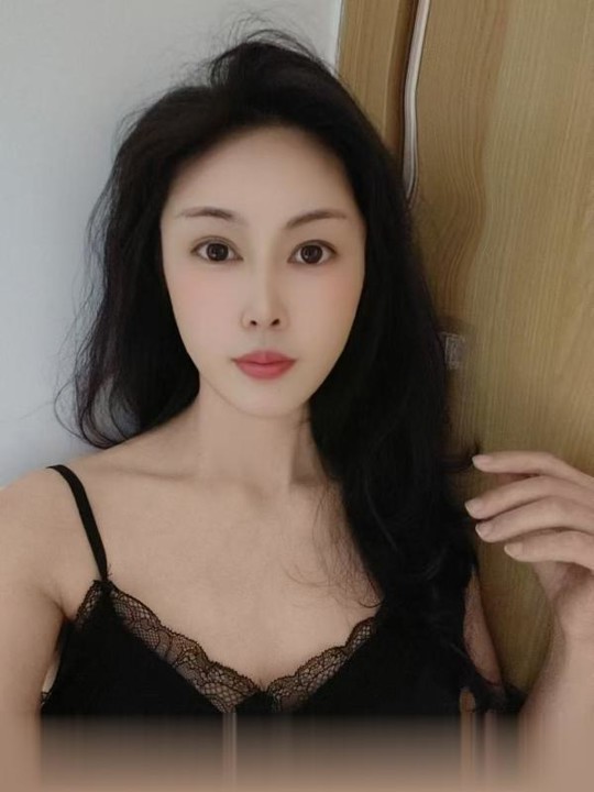 浙江-杭州东站巨乳少妇糖琳