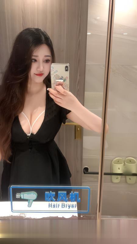 四川成都微胖型巨乳妹赵灵儿妹子是丰满体型 微胖前凸后翘