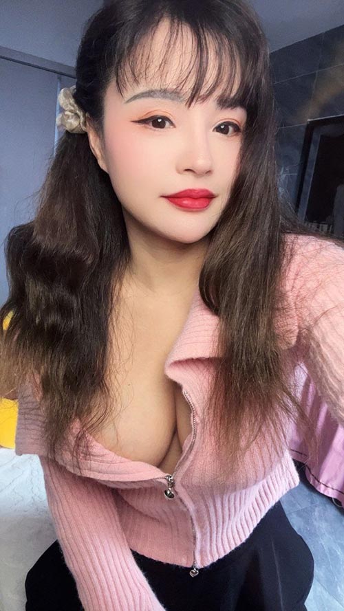 方庄主打服务的大胸四川轻熟女
