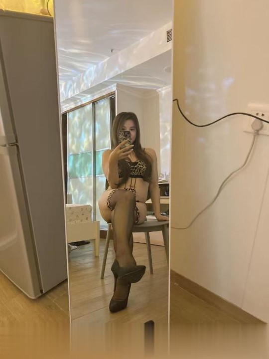 深圳宝安服务系骚露穿的很性感,身材肥臀前凸后翘