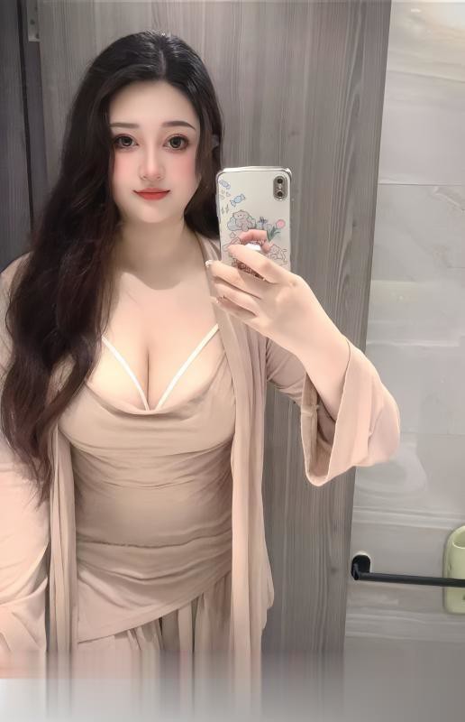 四川成都微胖型巨乳妹赵灵儿妹子是丰满体型 微胖前凸后翘