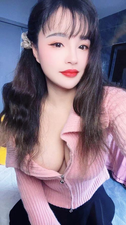 重庆美女杨洋，刚到京可优先调教