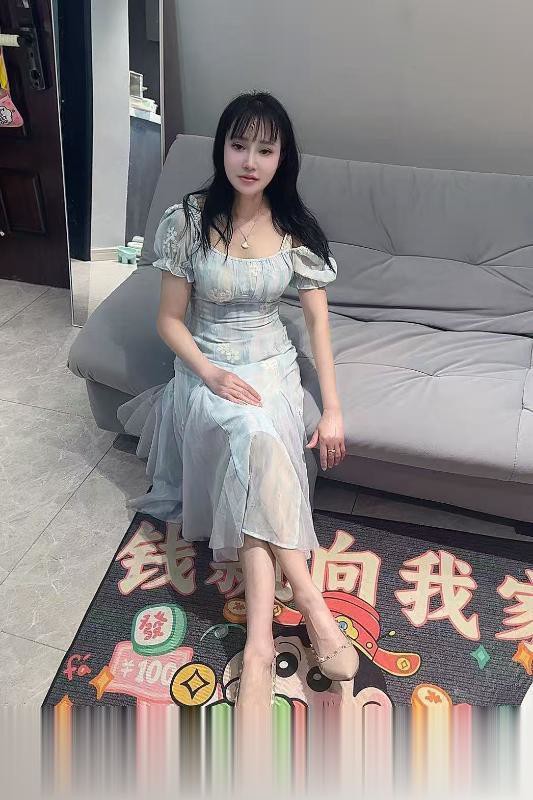 江苏-南京夫子庙美腿少妇