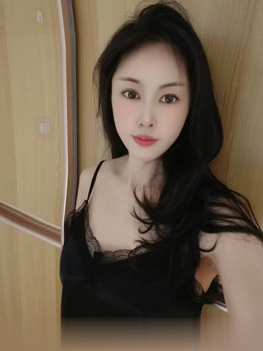 浙江-杭州东站巨乳少妇糖琳