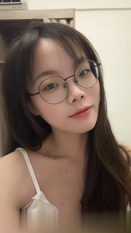 深圳眼镜妹兼职诗诗个人兼职,自聊自做