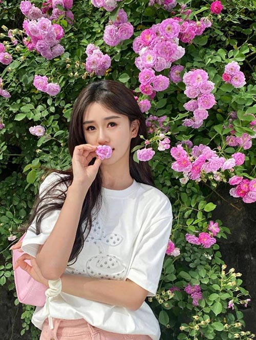 个人无中介,刚来的清纯美女真人有地方可上门,服务嘎...